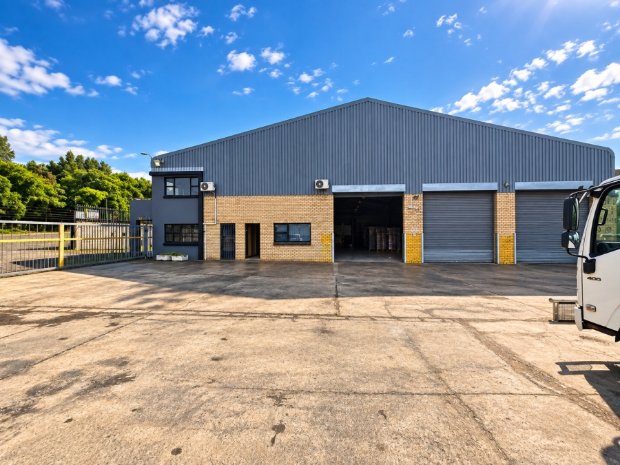 To Let Commercial Property for Rent in Beacon Bay North Eastern Cape